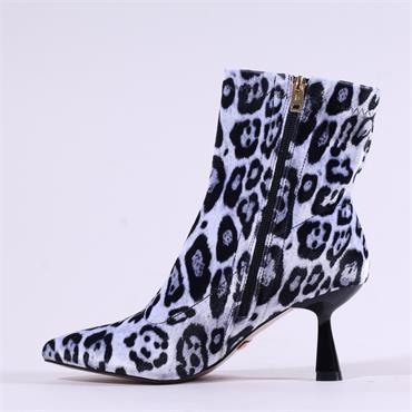 Una Healy A Fire Love Highheel Sock Boot - Cruella